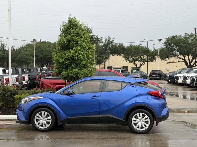 Used 2019 Toyota C-HR LE FWD image 4