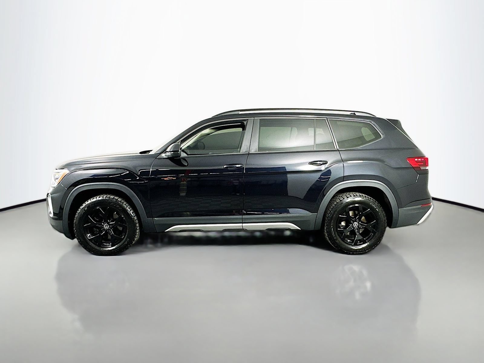Used 2024 Volkswagen Atlas Peak Edition SE AWD/4WD image 5