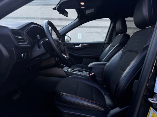 Used 2025 Ford Escape ST-Line image 17