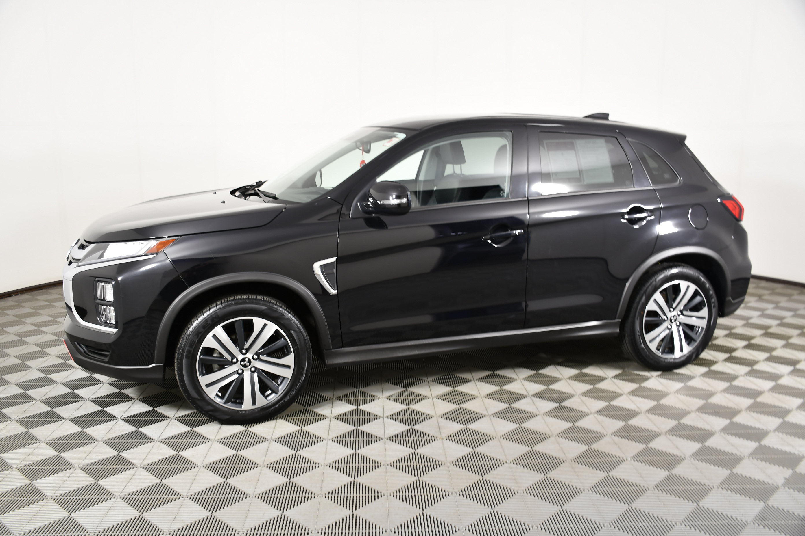 Used 2023 Mitsubishi Outlander Sport SE AWD/4WD image 9