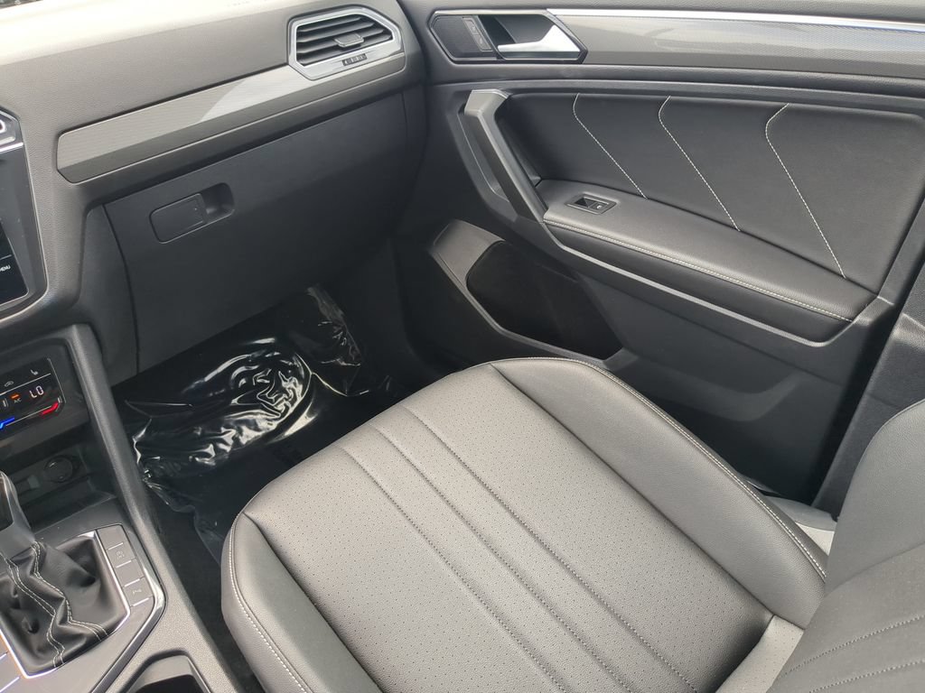 Certified 2023 Volkswagen Tiguan SE R-Line FWD image 15