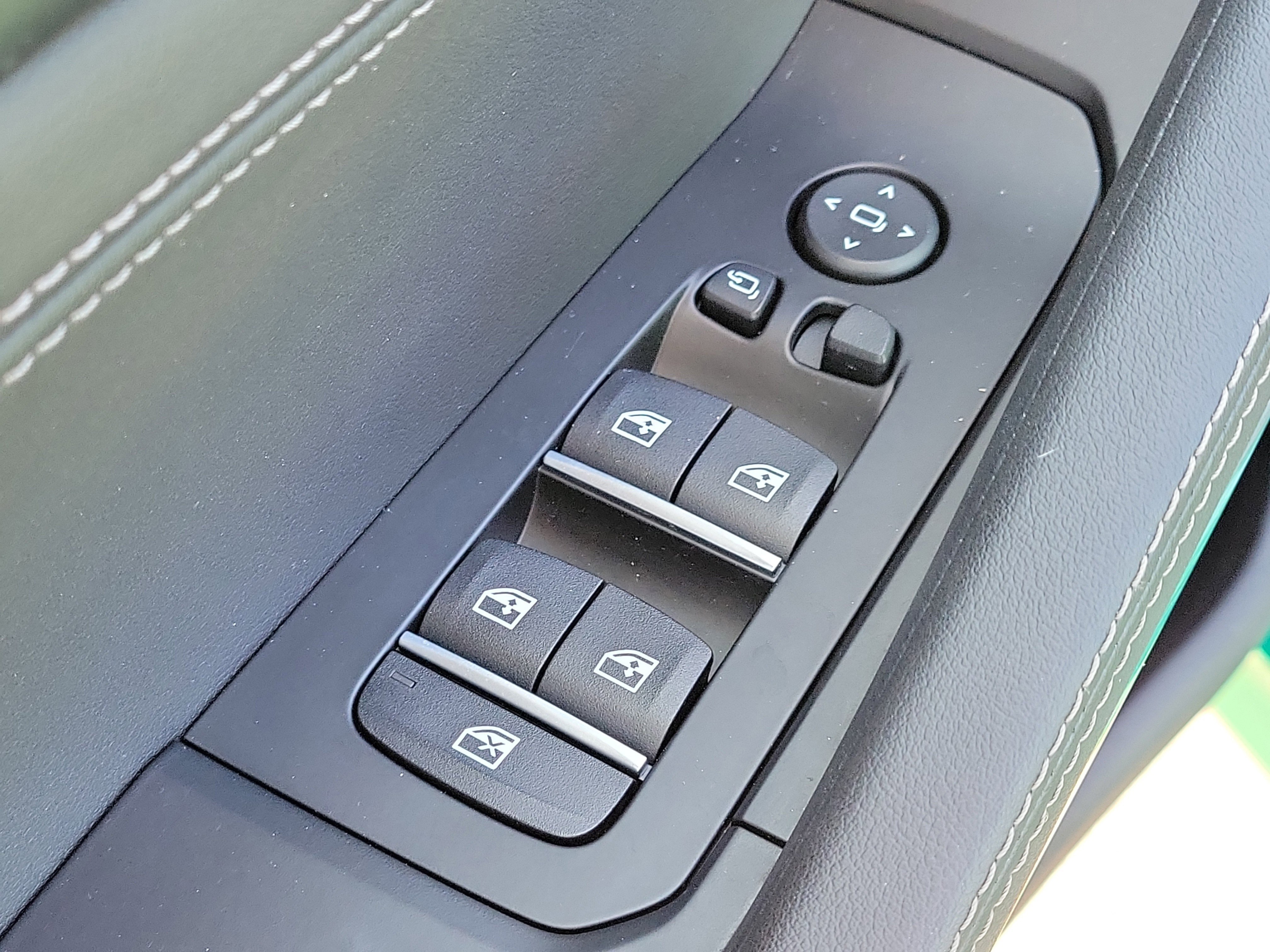 Used 2026 BMW X6 M60i image 21