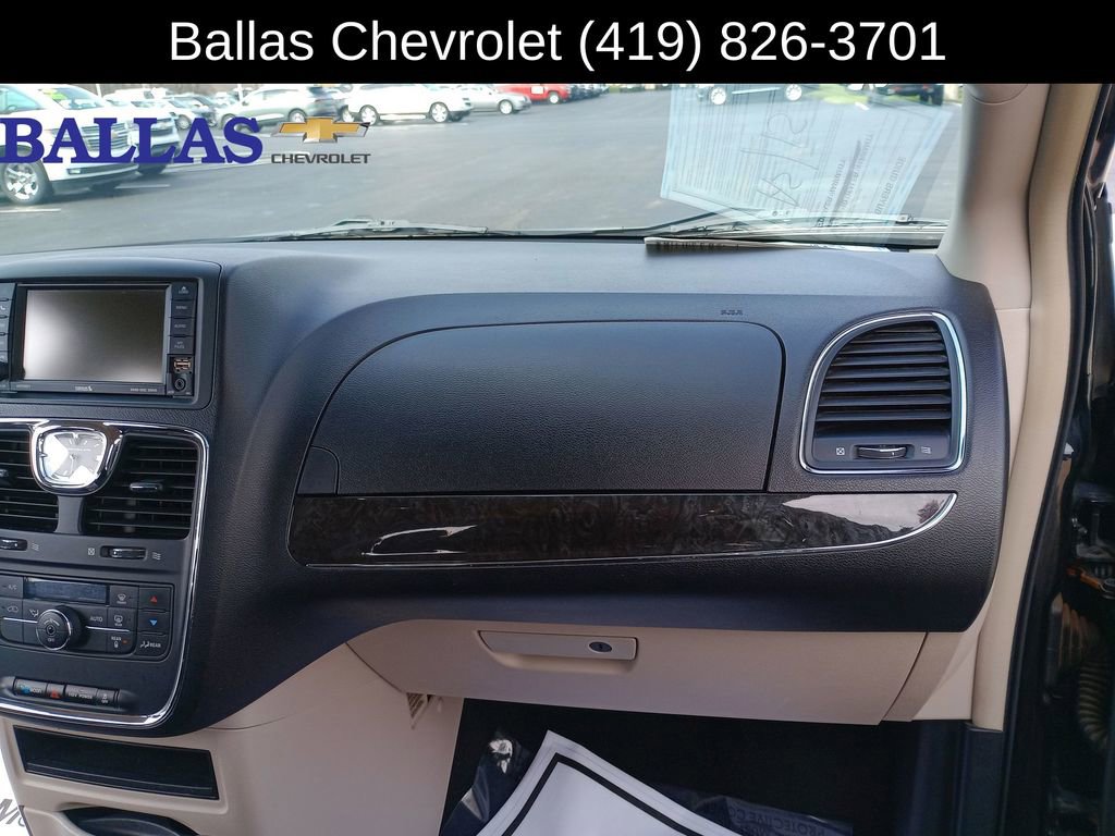 Used 2012 Chrysler Town & Country Touring image 29