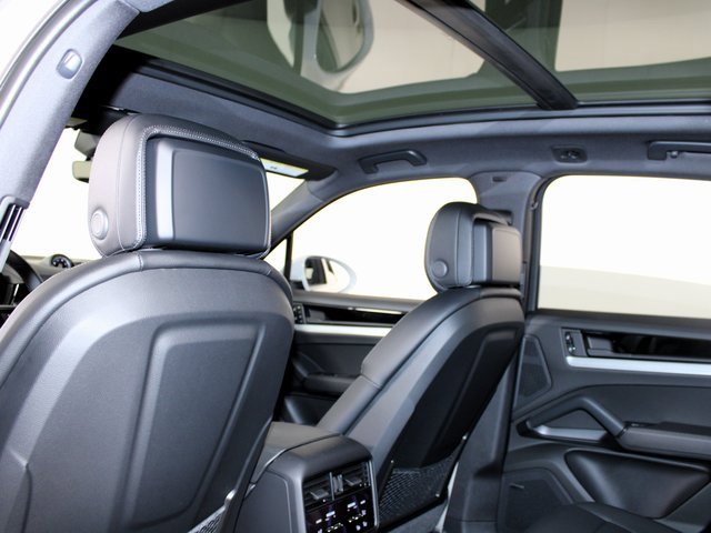 New 2025 Porsche Cayenne image 21