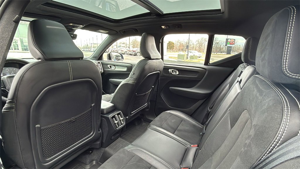 Used 2020 Volvo XC40 T5 R-Design w/ Protection Package Premier image 26
