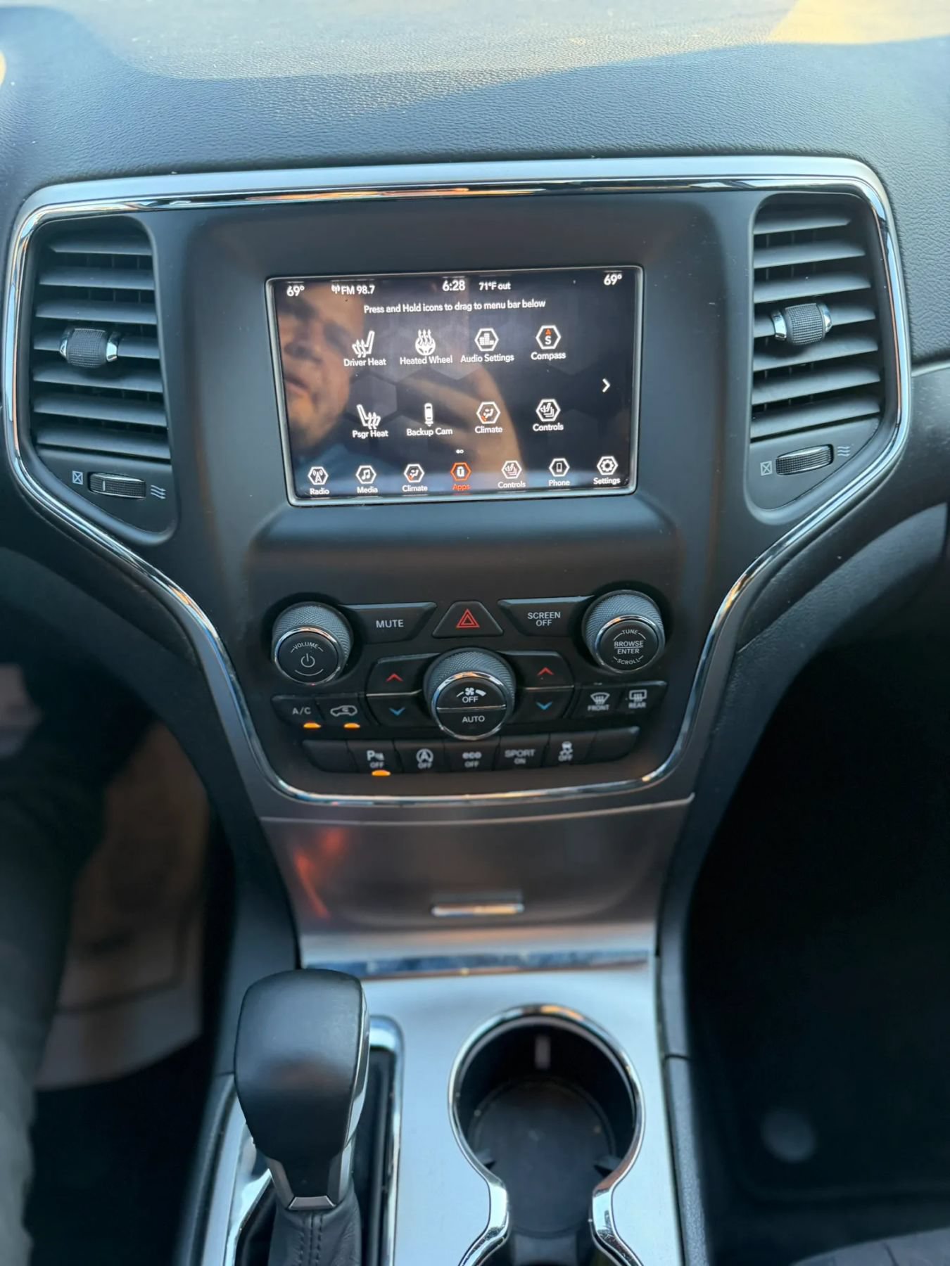 Used 2018 Jeep Grand Cherokee Laredo AWD/4WD image 12