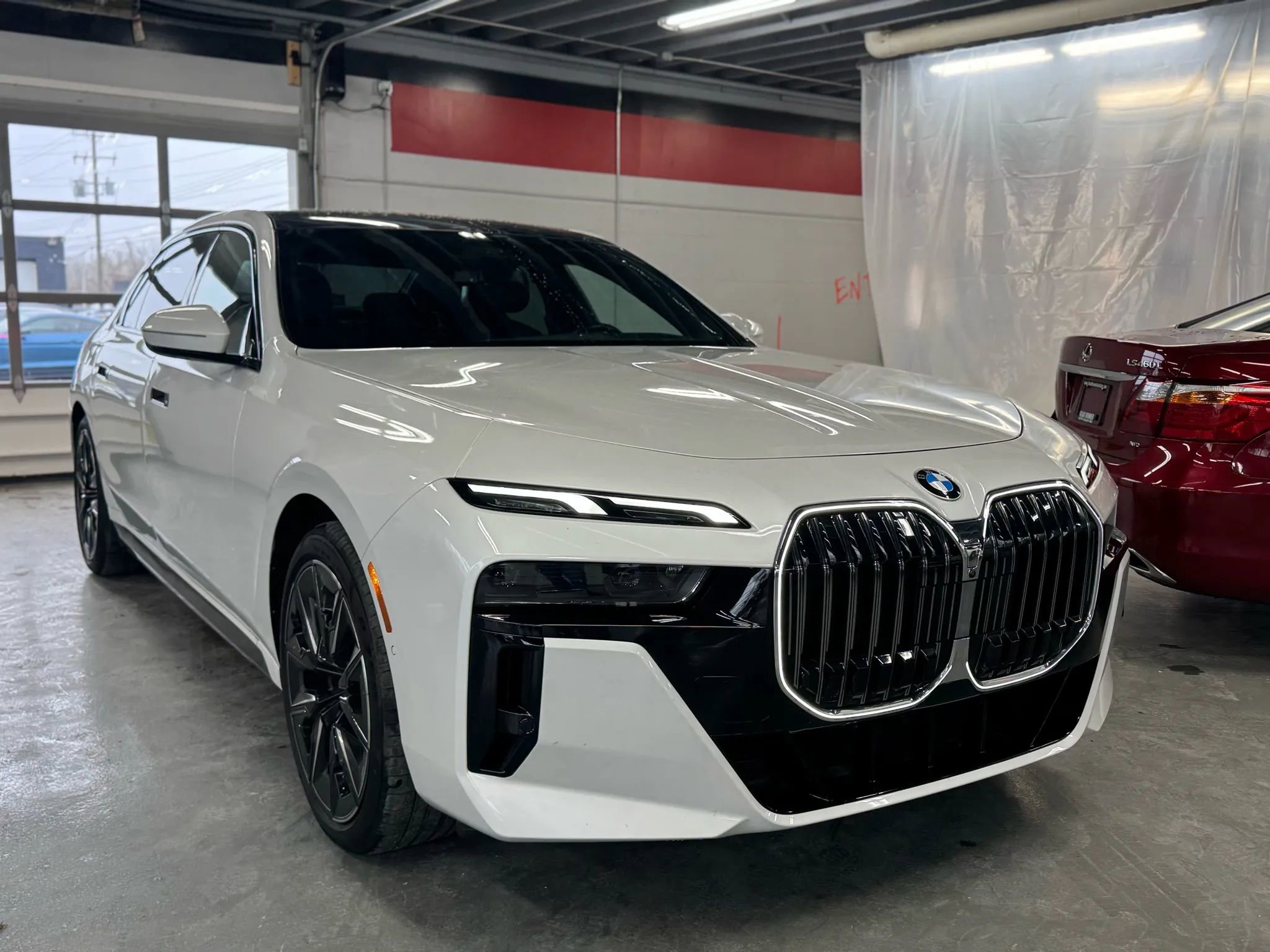 Used 2024 BMW 740i image 3