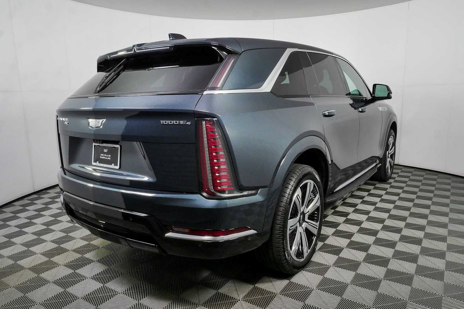 Certified 2025 Cadillac Escalade IQ Luxury 2 w/ LPO, Premium Carpet Package AWD/4WD image 3