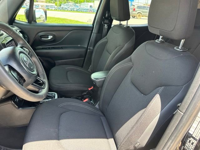 Used 2022 Jeep Renegade Altitude AWD/4WD image 9