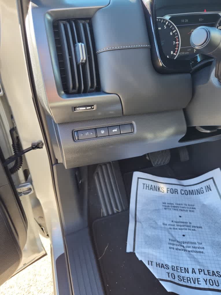 Used 2025 Nissan Pathfinder SL AWD/4WD image 20