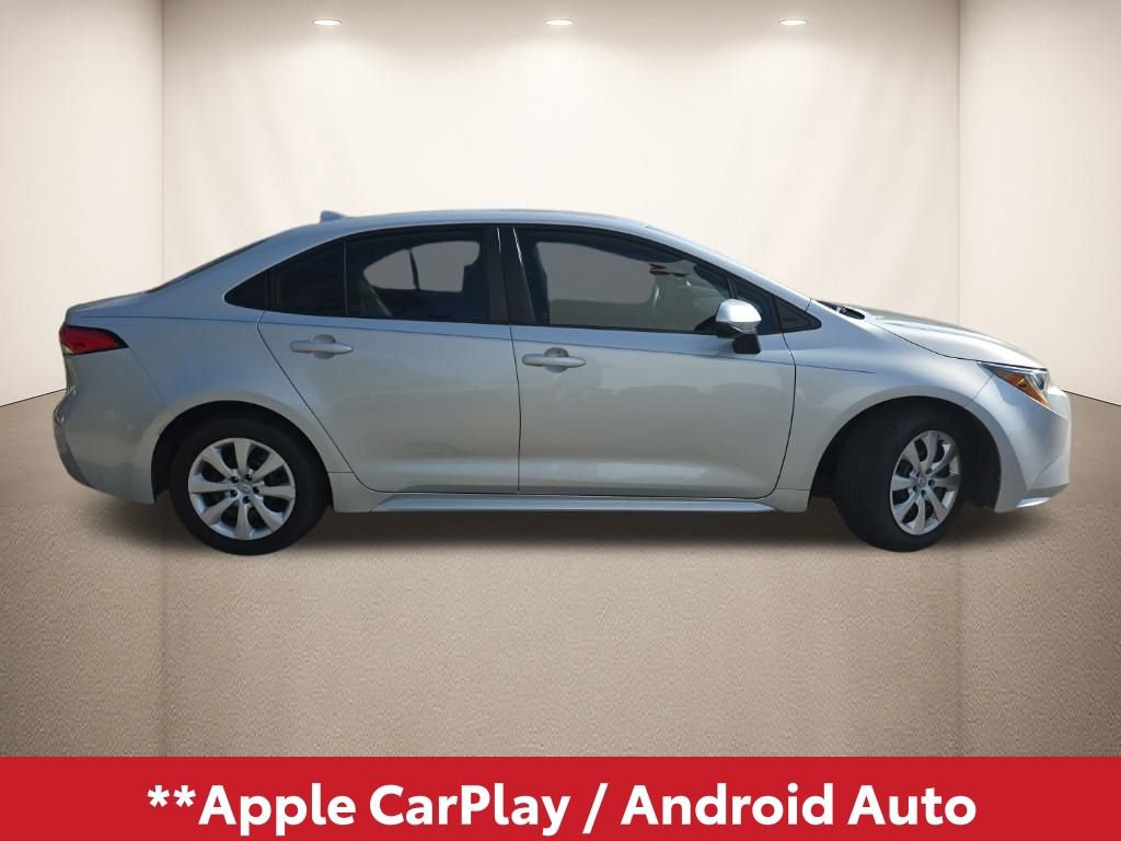 Used 2022 Toyota Corolla LE image 3