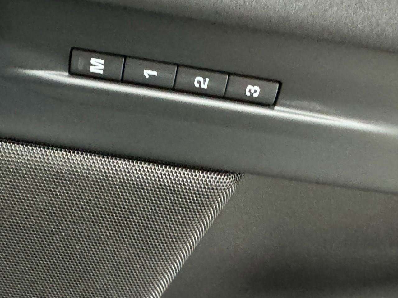 Used 2020 Land Rover Range Rover Evoque SE image 22