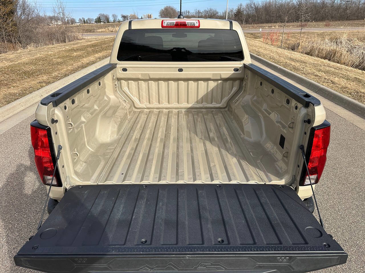 Used 2024 Chevrolet Colorado W/T RWD image 5