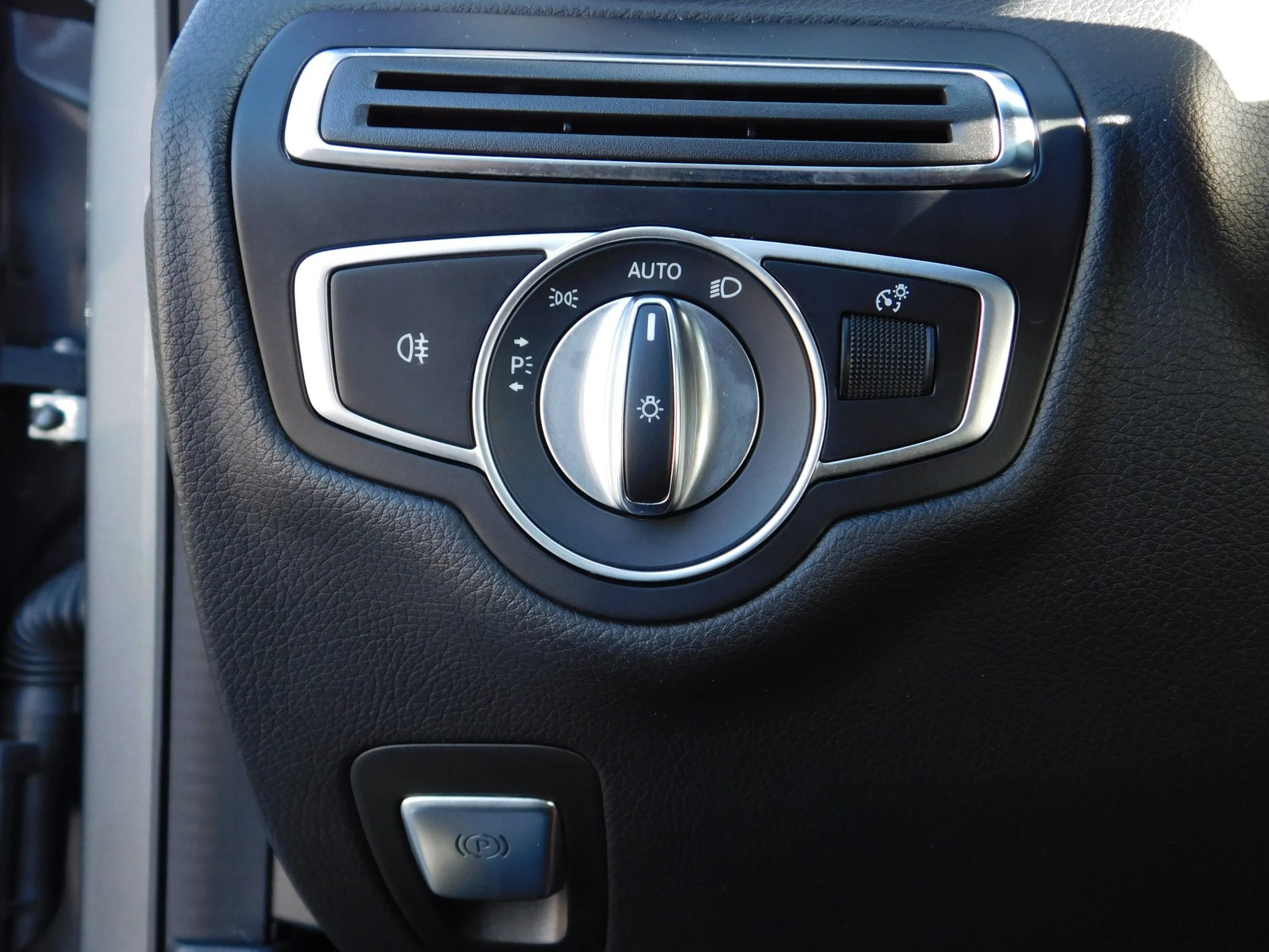 Used 2019 Mercedes-Benz C 300 4MATIC Sedan w/ Multimedia Package image 27