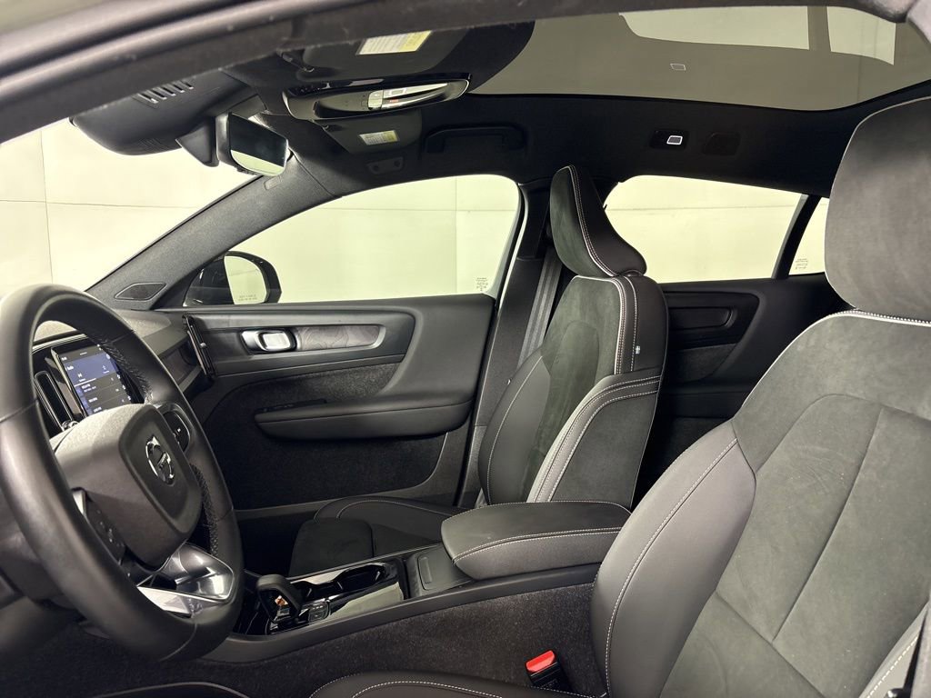 Used 2023 Volvo C40 P8 Recharge Plus image 25