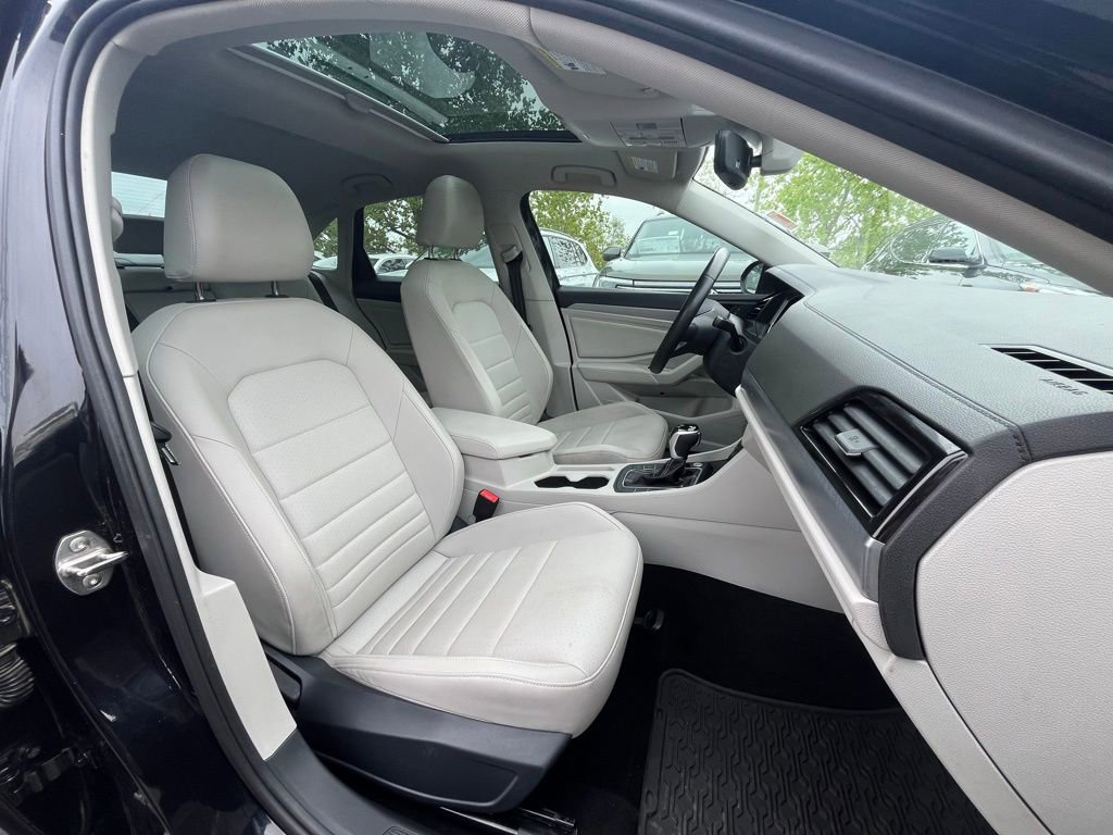 Used 2024 Volkswagen Jetta SE w/ Panoramic Sunroof Package FWD image 12