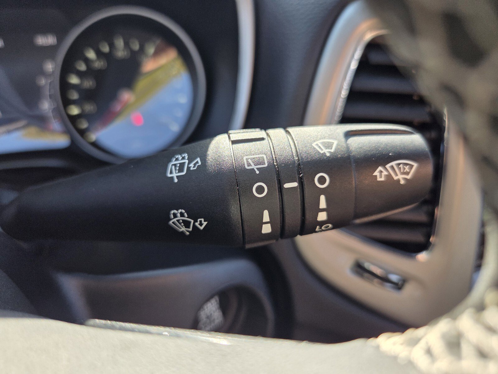 Used 2021 Jeep Compass Latitude image 29