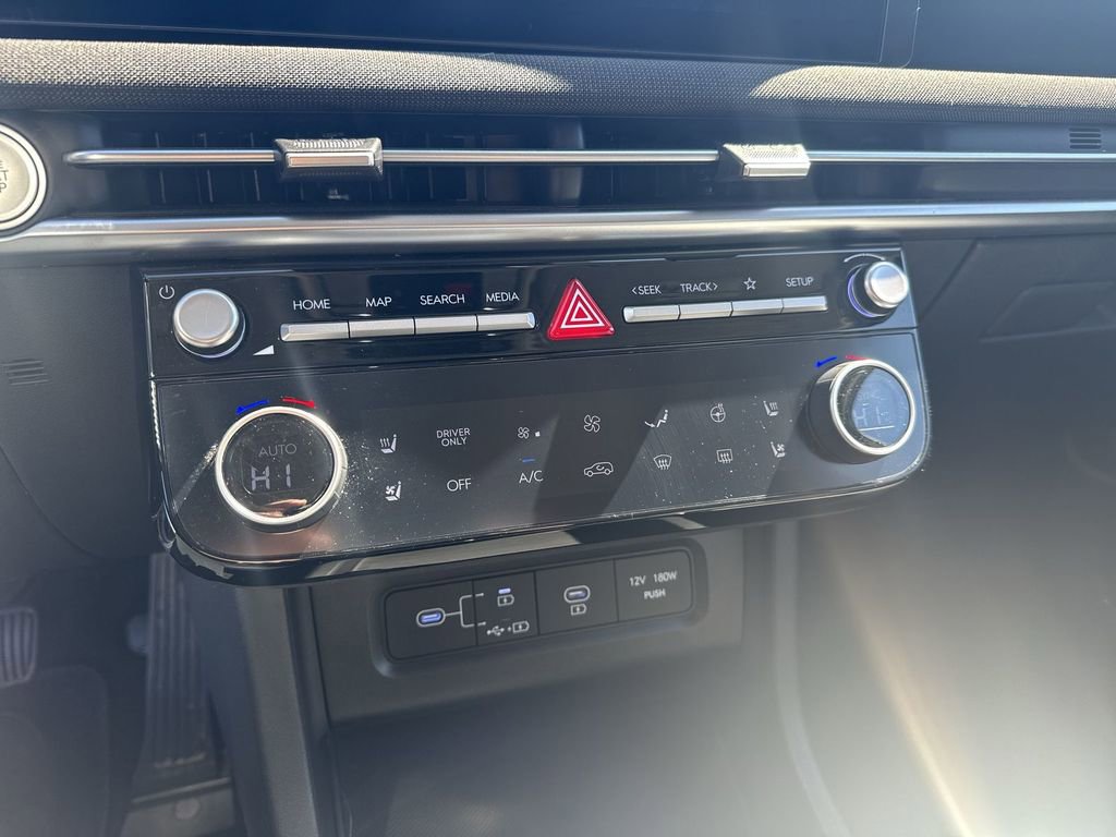 Used 2025 Hyundai Tucson Limited image 25