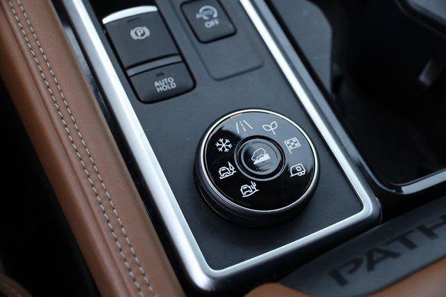 Used 2025 Nissan Pathfinder Platinum AWD/4WD image 22