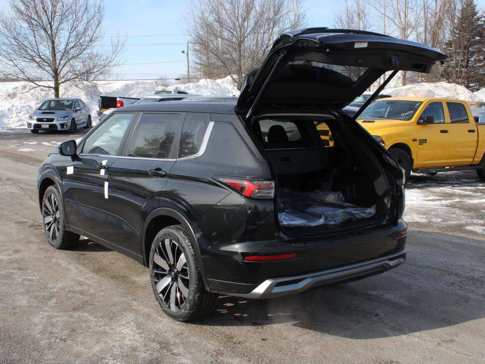 New 2026 Mitsubishi Outlander SE image 7