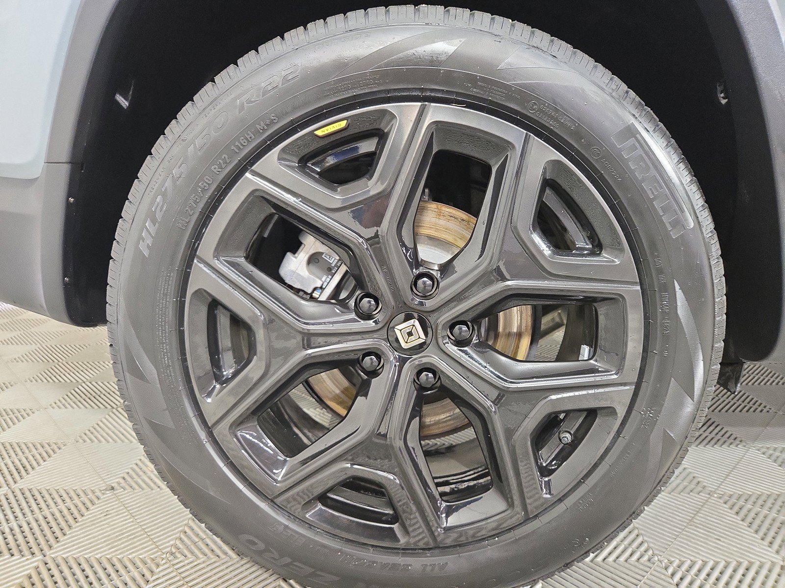 Used 2024 Rivian R1S Adventure AWD/4WD image 12
