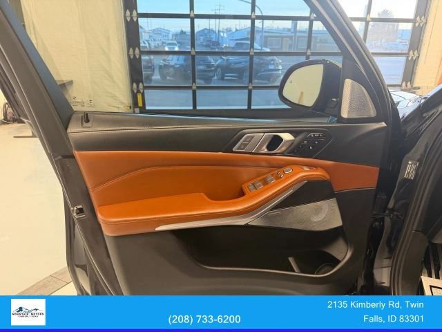 Used 2020 BMW X7 M50i w/ Dynamic Handling Package image 9