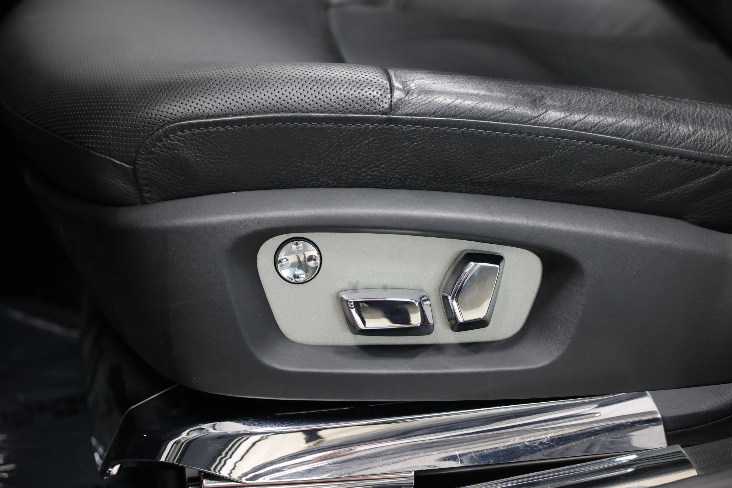 Used 2013 Rolls-Royce Ghost RWD image 16
