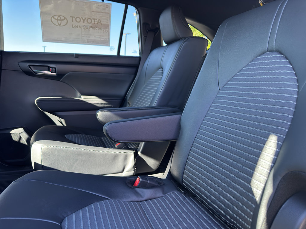 New 2025 Toyota Highlander XSE image 10