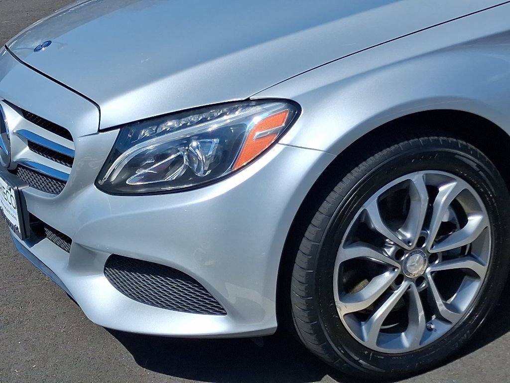 Used 2015 Mercedes-Benz C 300 4MATIC Sedan image 4