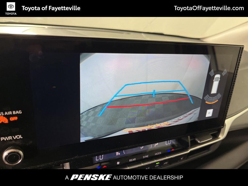 Certified 2025 Toyota Sienna XLE FWD image 33