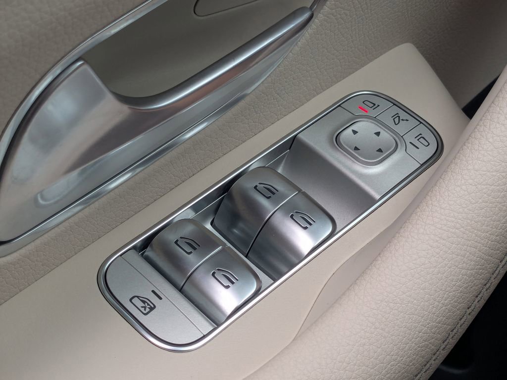 Used 2025 Mercedes-Benz GLE 450e 4MATIC image 10