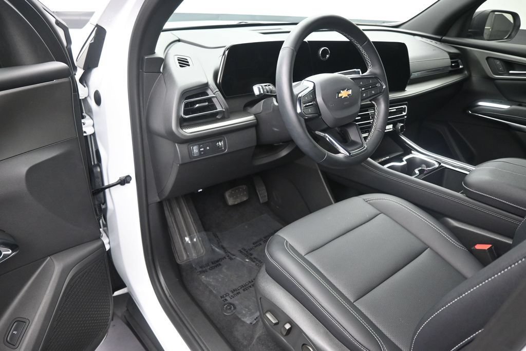 Used 2026 Chevrolet Traverse LT FWD image 11