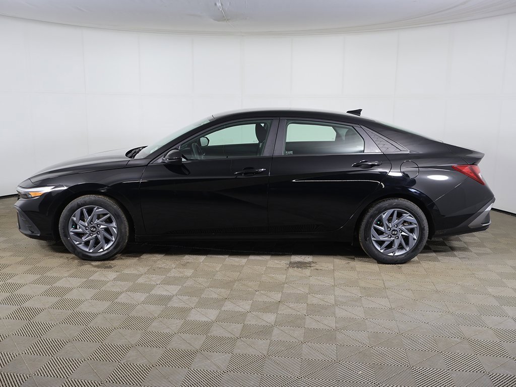 Certified 2024 Hyundai Elantra SEL image 12