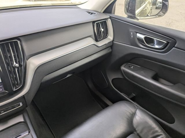 Used 2023 Volvo XC60 B5 Core image 23