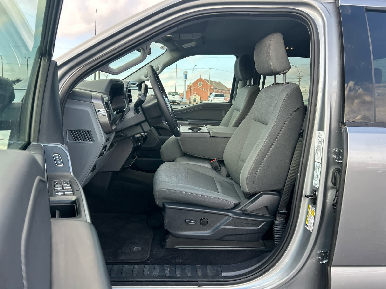 Used 2025 Ford F150 XLT w/ Equipment Group 301A Standard image 13