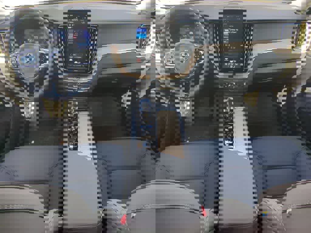 Certified 2026 Volvo XC60 B5 Plus w/ Protection Package Premier image 14