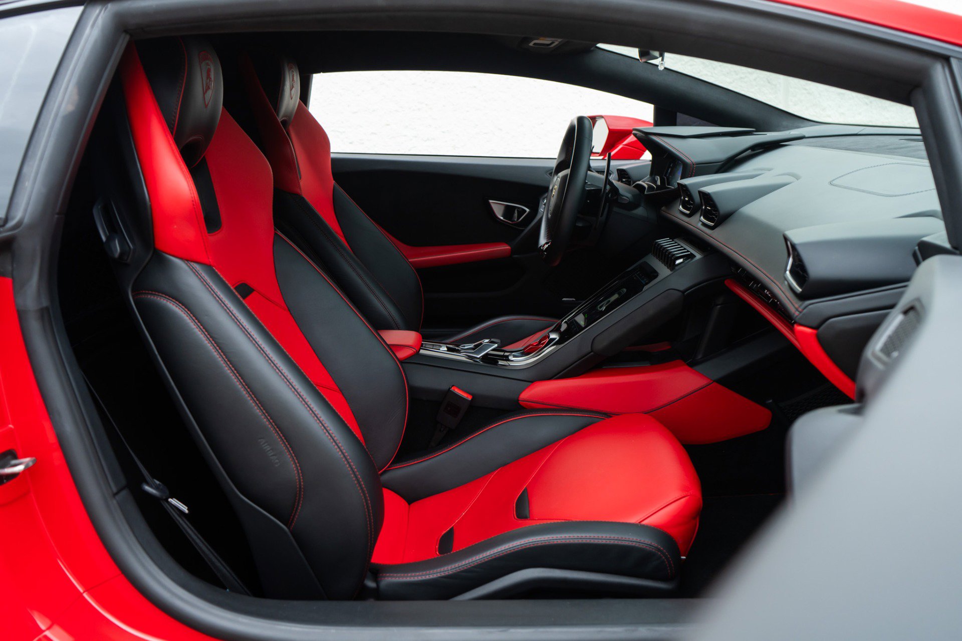 Used 2021 Lamborghini Huracan EVO RWD image 18