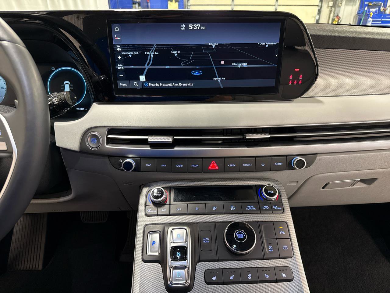 Used 2023 Hyundai Palisade SEL w/ Premium Package image 11