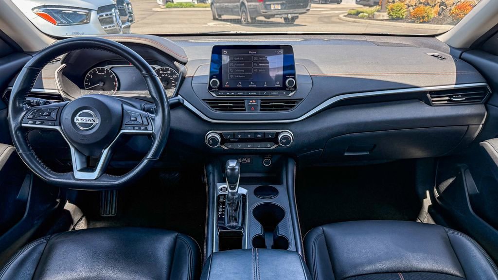 Used 2022 Nissan Altima 2.5 SR w/ Midnight Edition Package FWD image 12