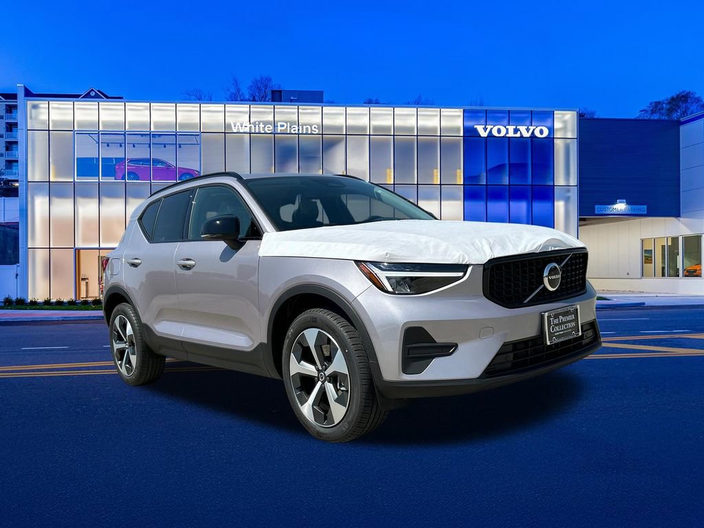 New 2026 Volvo XC40 B5 Core w/ Climate Package