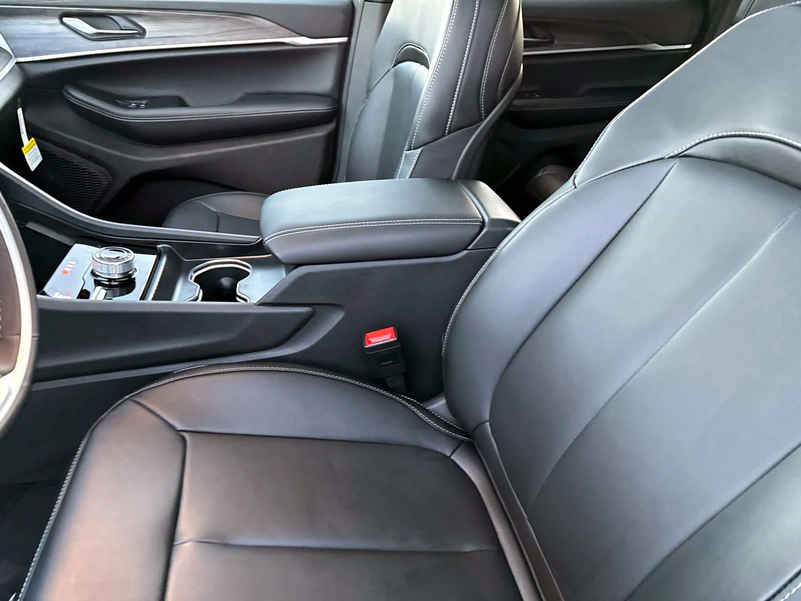 New 2025 Jeep Grand Cherokee Limited image 10