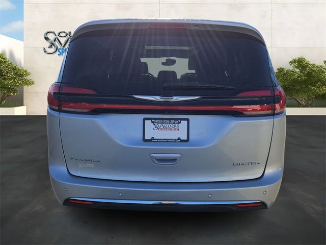 Used 2024 Chrysler Pacifica Limited image 4