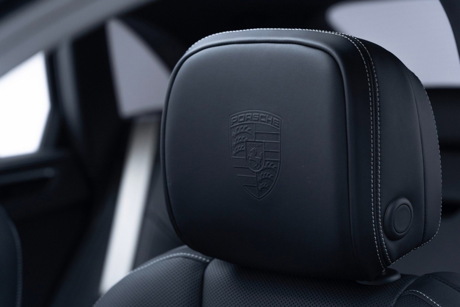 New 2025 Porsche Macan Turbo image 19