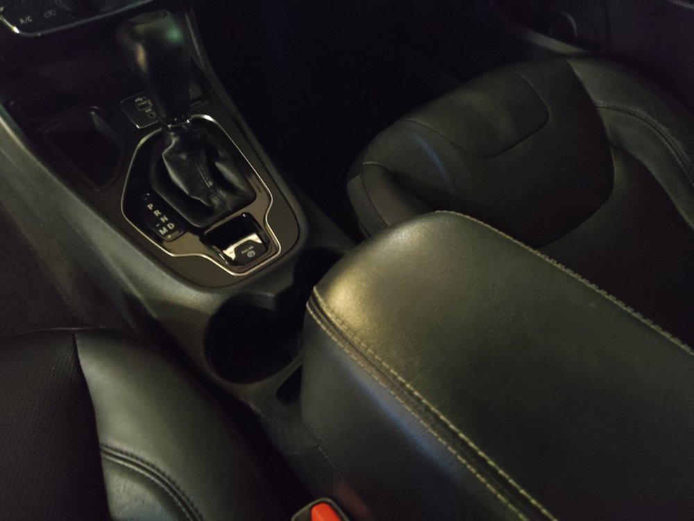 Used 2019 Jeep Cherokee Limited FWD image 26