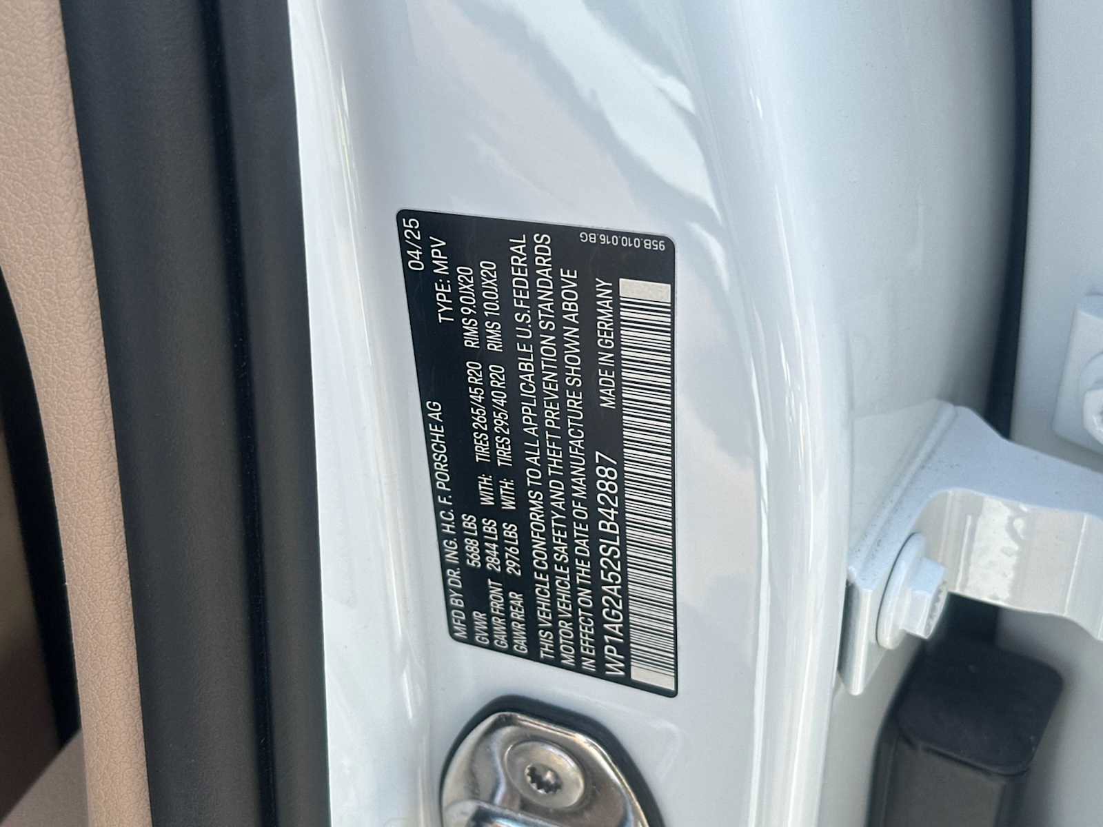 Certified 2025 Porsche Macan S image 30