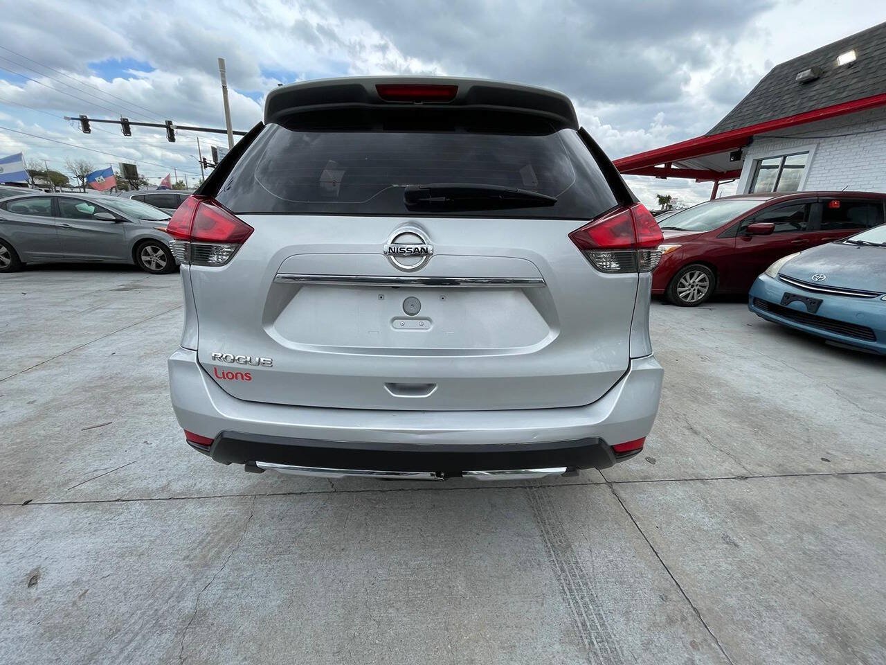 Used 2017 Nissan Rogue S FWD image 8