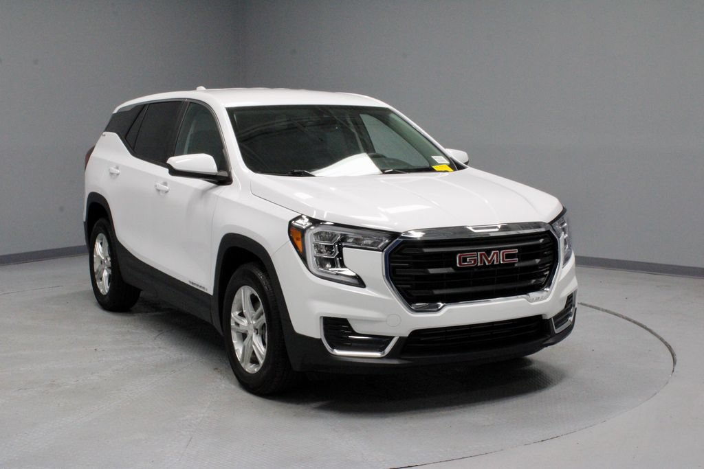 Used 2023 GMC Terrain SLE FWD image 1