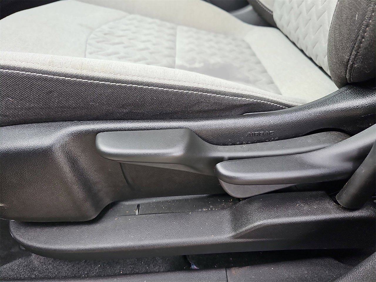 Used 2024 Chevrolet Equinox LS image 33