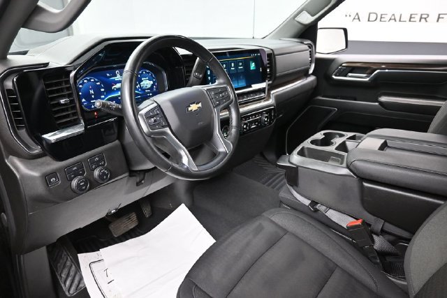 Used 2023 Chevrolet Silverado 1500 LT AWD/4WD image 19
