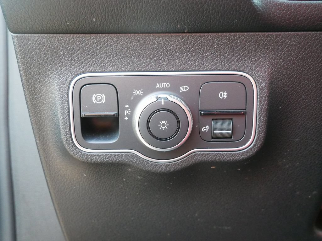 Used 2023 Mercedes-Benz GLB 250 4MATIC image 18